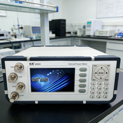 Un compteur de puissance optique à quatre canaux doté d'interfaces USB et RS232